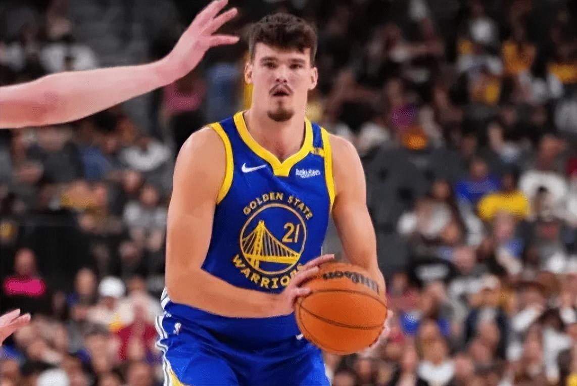 虎扑体育-没了库里巴特勒勇士没法看！全边角料无自主进攻，仅波斯特有价值